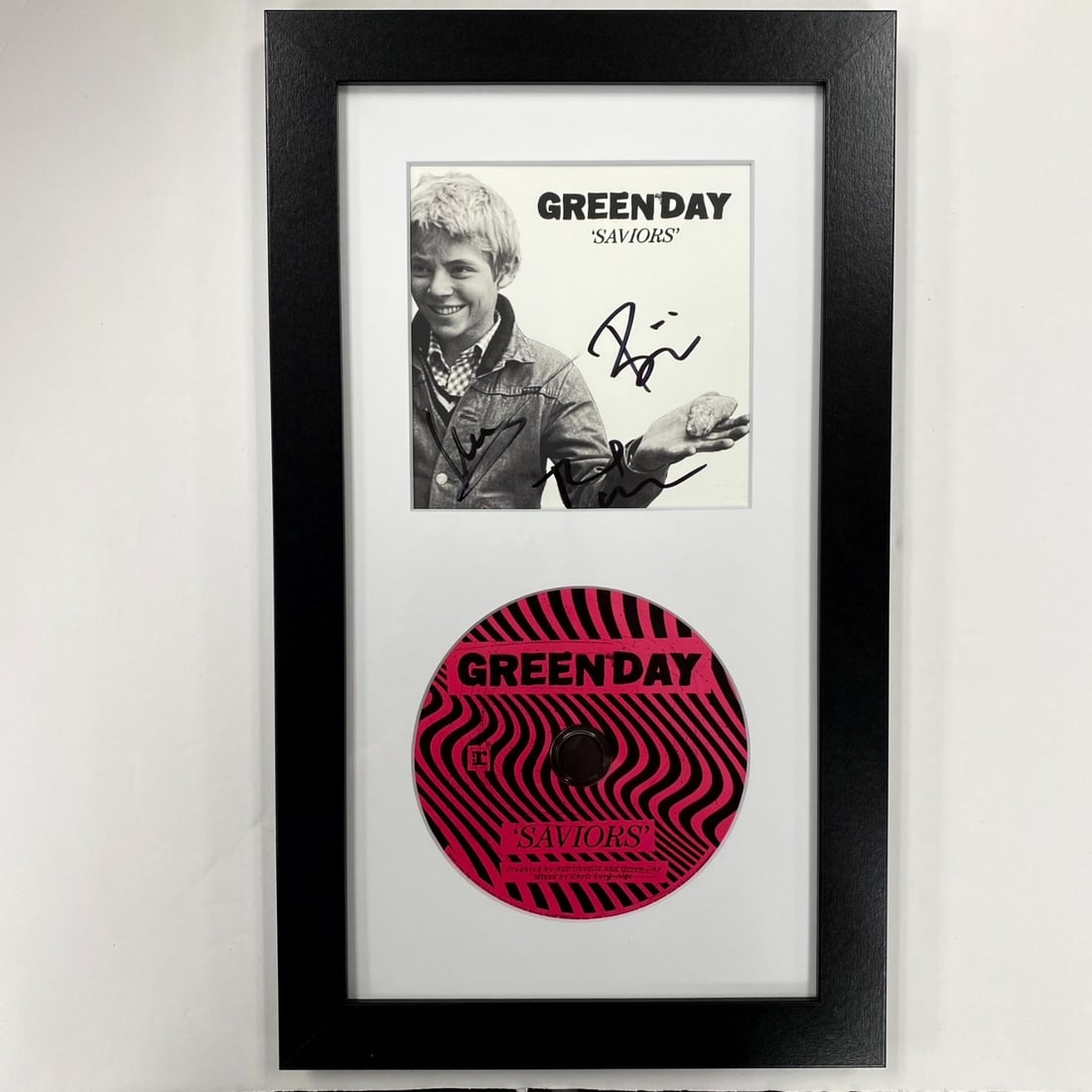 Beckett BAS Green Day signed Saviors CD booklet insert (1 of 8)