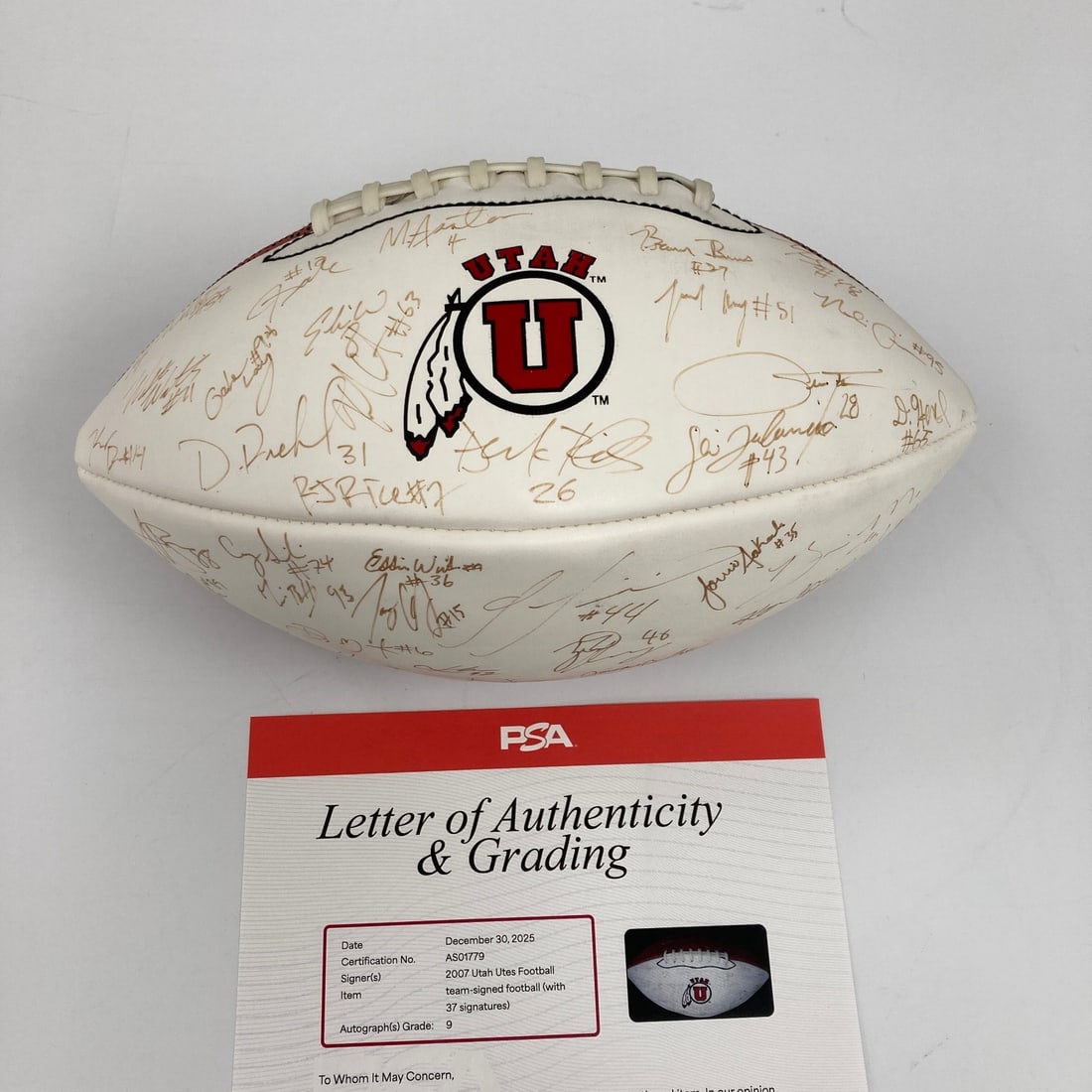 Utah Utes 2007 Team Autographed Football With 37 Signatures PSA DNA MINT 9: Utah Utes 2007 Team Autographed Football With 37 Signatures PSA DNA MINT 9 This Utah Utes football is signed by 37 members of the 2007 team. The signatures, penned in gold ink on the white panels of t