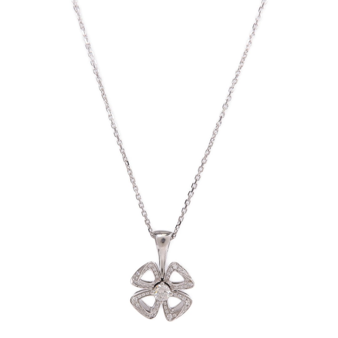 BVLGARI Fiorever Diamond Pendant Necklace 18K White Gold: BVLGARI Fiorever Diamond Pendant Necklace 18K White Gold This BVLGARI Fiorever Diamond Necklace is crafted from 18K white gold and features a clear diamond as the main stone. Designed for women, the n
