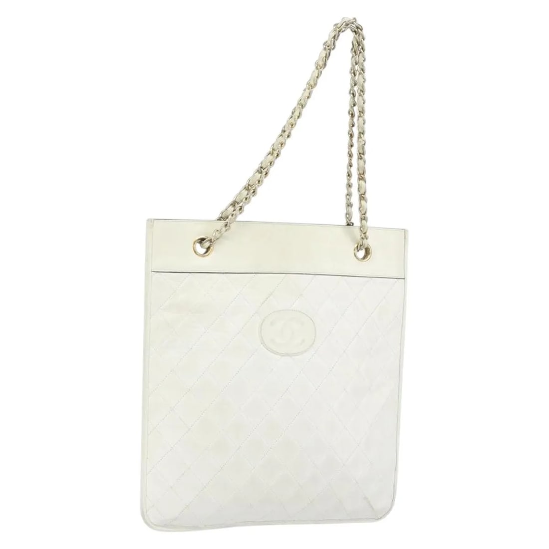 Chanel Matelasse Chain White Leather Shoulder Bag: Chanel Matelasse Chain White Leather Shoulder Bag Chanel Matelasse Chain shoulder bag in white leather. This piece is in fair condition with visible wear, including loss of shape, rubbing, stains, scr