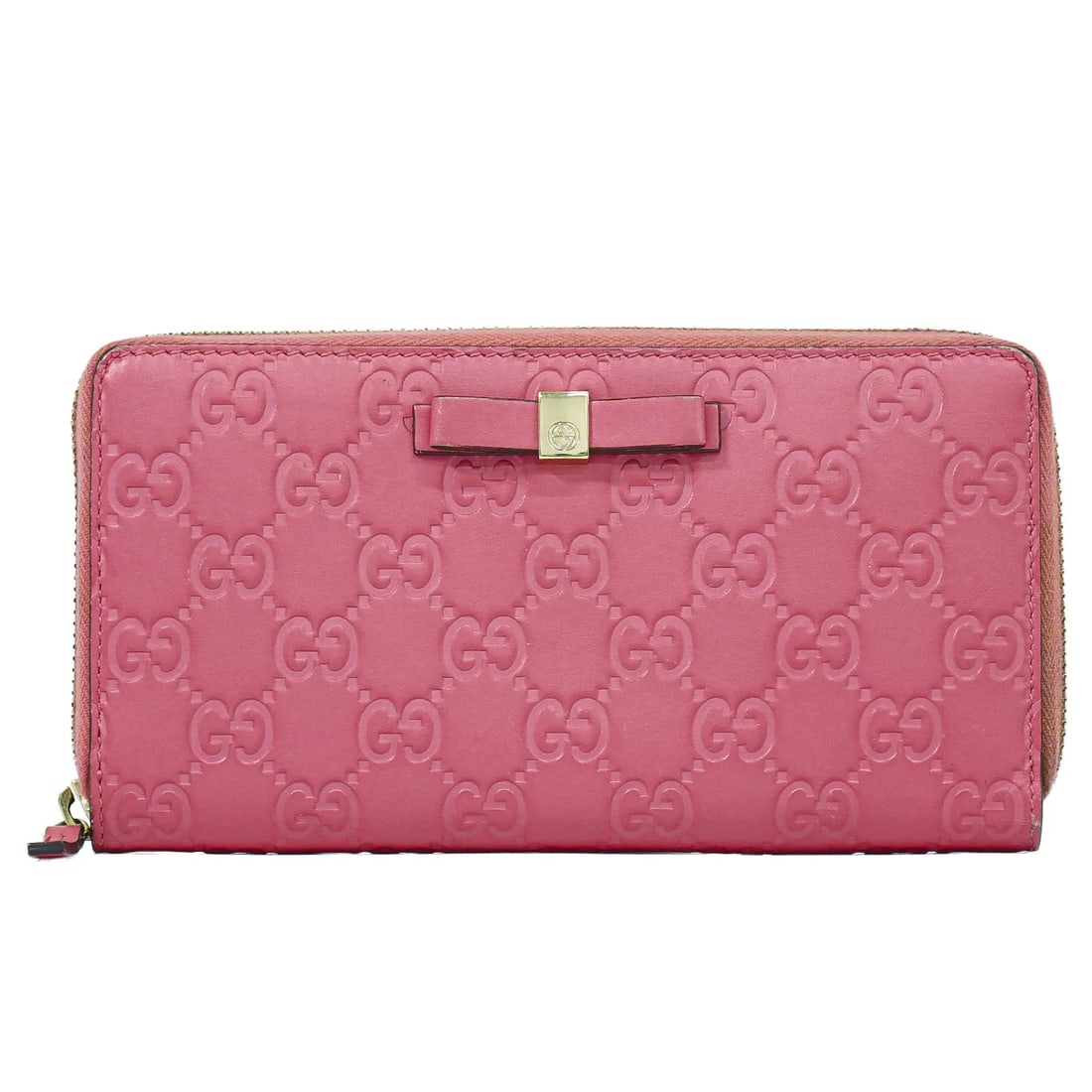 Gucci Microguccissima Leather Zip Wallet Pink: Gucci Microguccissima Leather Zip Wallet Pink Gucci Zip Around Wallet from the outlet line in pink microguccissima leather. This wallet is in good overall condition with signs of use, including some w