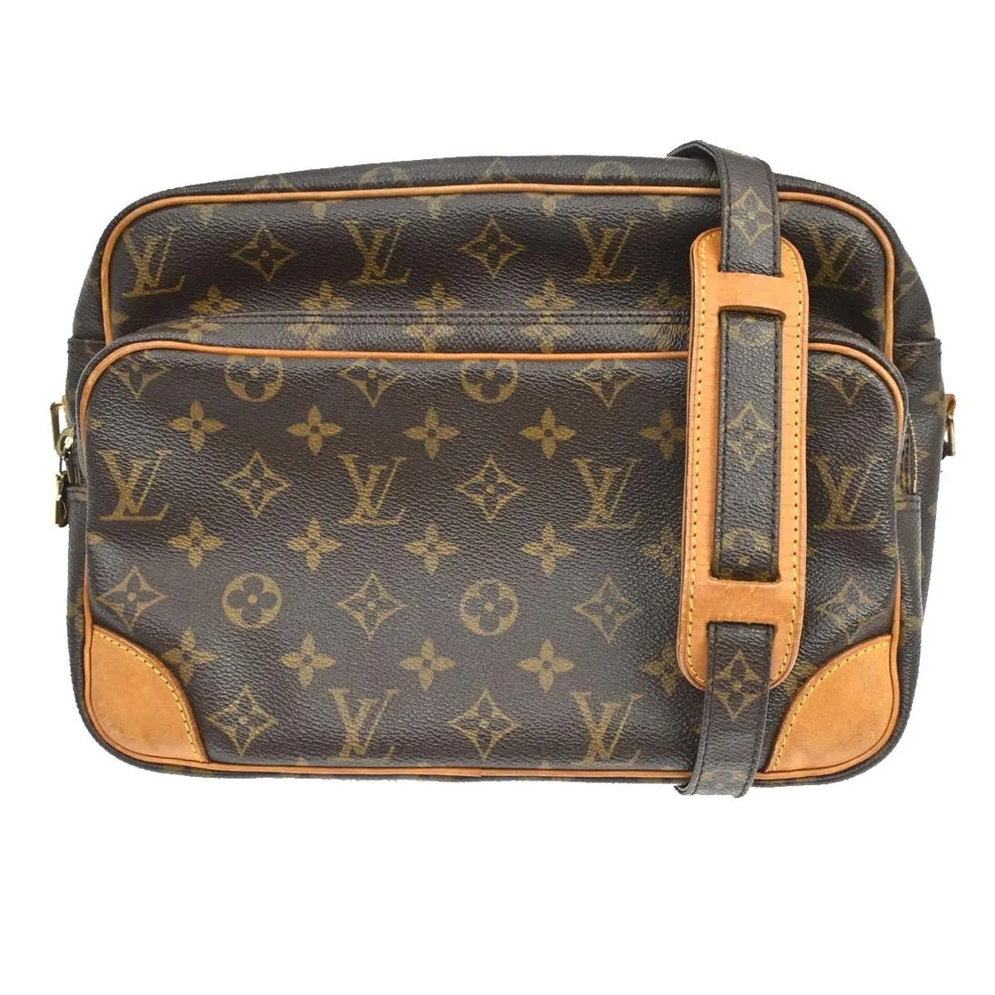 Louis Vuitton Nil Messenger Bag in Brown Monogram Canvas: Louis Vuitton Nil Messenger Bag in Brown Monogram Canvas Louis Vuitton Nil Messenger in brown canvas. This unisex bag is in good condition with visible wear throughout, including scuffs, scratches, di