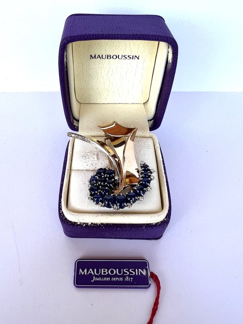Mauboussin 14K Gold Platinum Silver Diamond Sapphire Brooch with Boxes: Mauboussin 14K Gold Platinum Silver Diamond Sapphire Brooch with Boxes This exquisite Mauboussin brooch features a stunning combination of 14K rose and yellow gold, platinum, silver, diamonds, and sap
