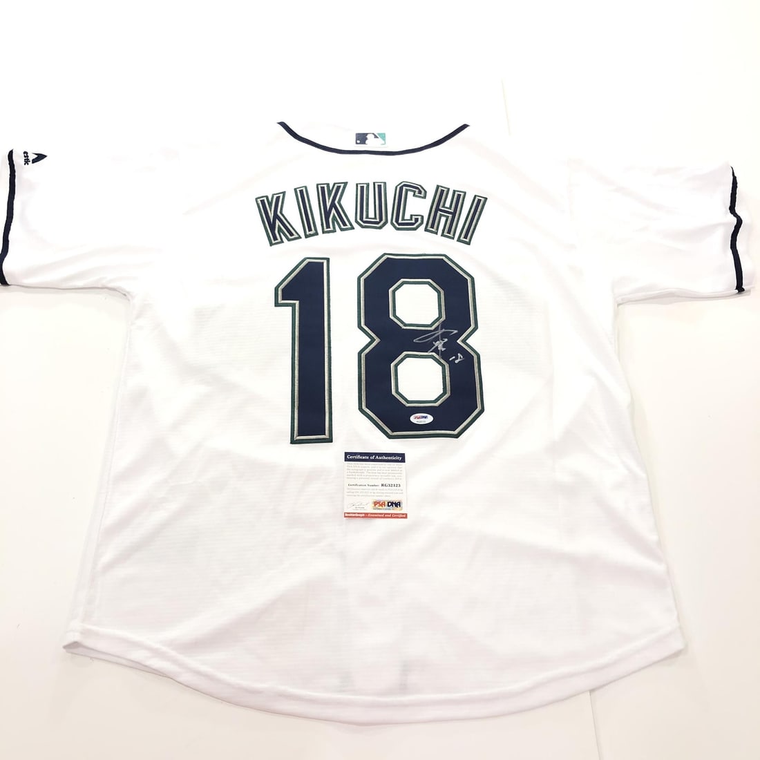 PSA DNA autographed Seattle Mariners jersey by Yusei Kikuchi: PSA DNA autographed Seattle Mariners jersey by Yusei Kikuchi This is a pre-owned Seattle Mariners jersey autographed by Yusei Kikuchi. The jersey features stitched details and the signature has been a
