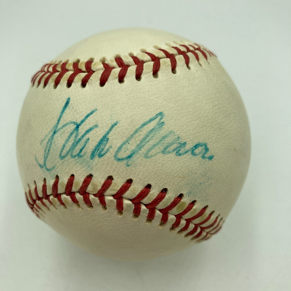 Hank Aaron 1970s Signed Baseball with PSA DNA COA: Hank Aaron 1970s Signed Baseball with PSA DNA COA This is an authentic Hank Aaron signed Official League Baseball from the 1970s, complete with a PSA DNA Certificate of Authenticity. A rare collectibl