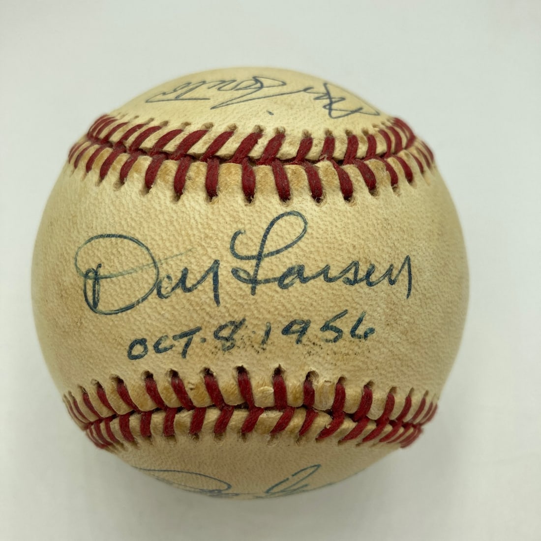 JSA Yankees Legendary Pitchers autographed baseball 8 signatures: JSA Yankees Legendary Pitchers autographed baseball 8 signatures This baseball is signed by eight legendary New York Yankees pitchers: Lefty Gomez, Whitey Ford, Don Larsen, Ed Lopat, Jim Bouton, Vic R