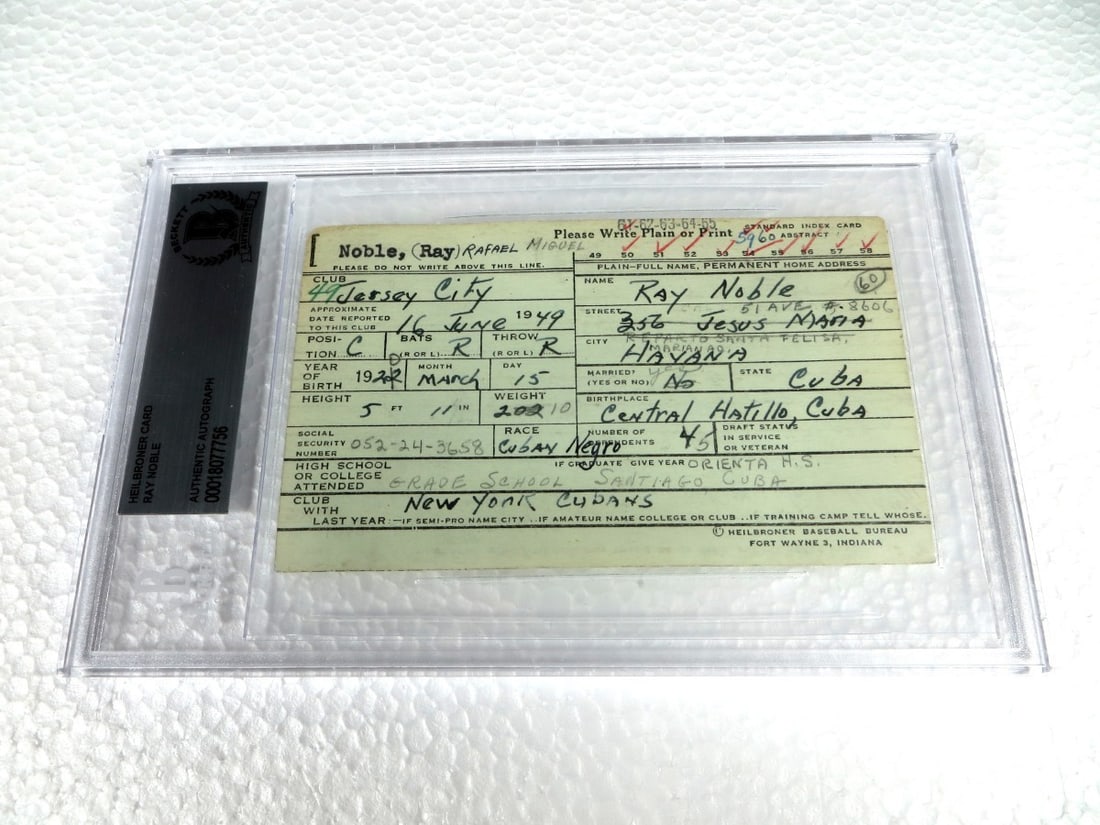 Ray Noble Autographed Heilbroner Card New York Giants Beckett Authenticated: Ray Noble Autographed Heilbroner Card New York Giants Beckett Authenticated Discover a piece of baseball history with this original Heilbroner Card featuring the autograph of Ray Noble, a notable play