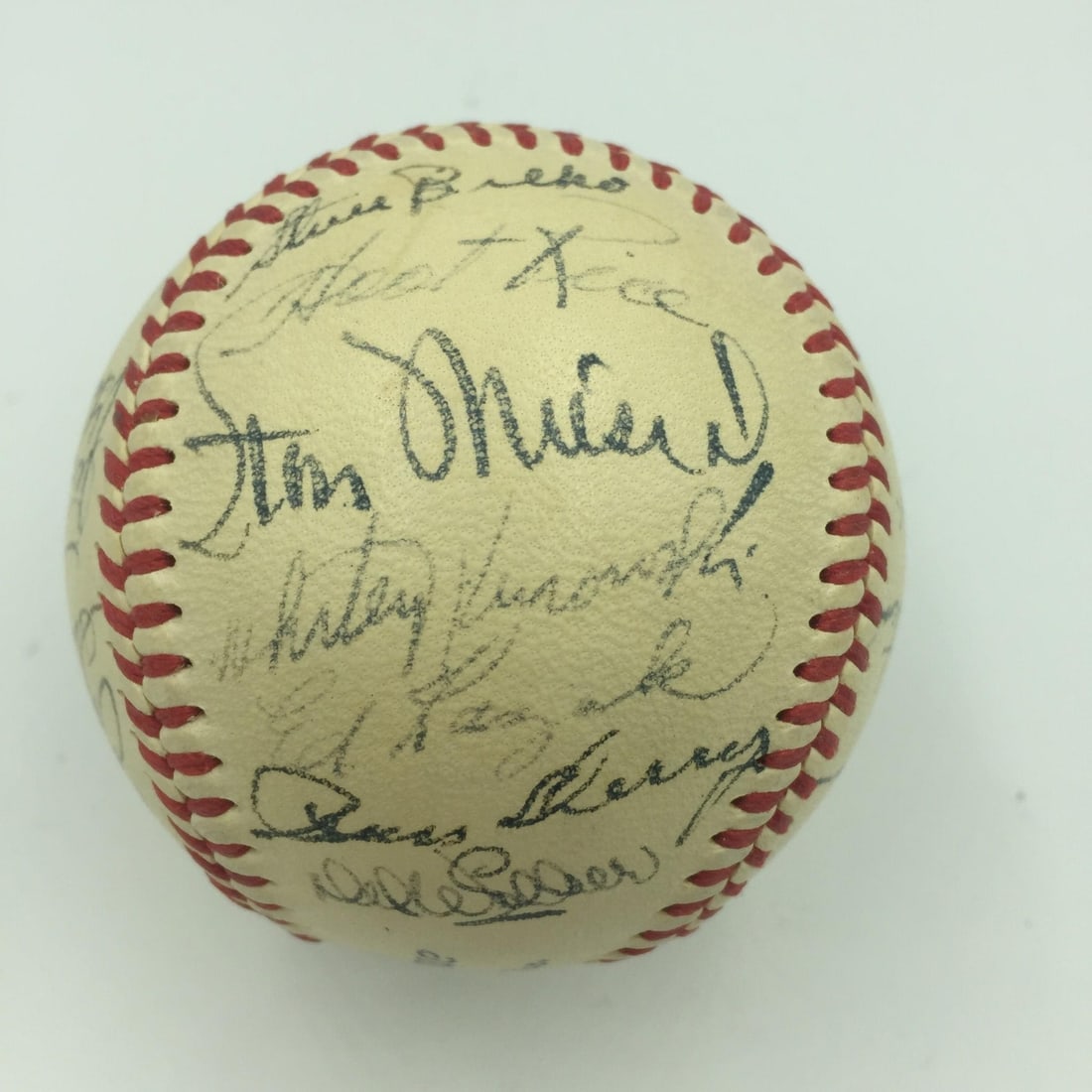 1949 St. Louis Cardinals Team Signed Baseball with 29 Signatures JSA COA: 1949 St. Louis Cardinals Team Signed Baseball with 29 Signatures JSA COA This stunning 1949 St. Louis Cardinals Team Signed National League Baseball features 29 signatures, including the legendary Sta