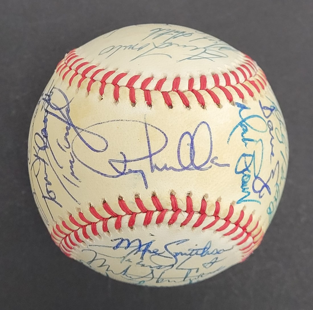 Minnesota Twins 1985 Team Ball Signed by 31 Including Kirby Puckett JSA LOA: Minnesota Twins 1985 Team Ball Signed by 31 Including Kirby Puckett JSA LOA This is an original Official American League Bobby Brown baseball signed by 31 members of the 1985 Minnesota Twins. Notable 