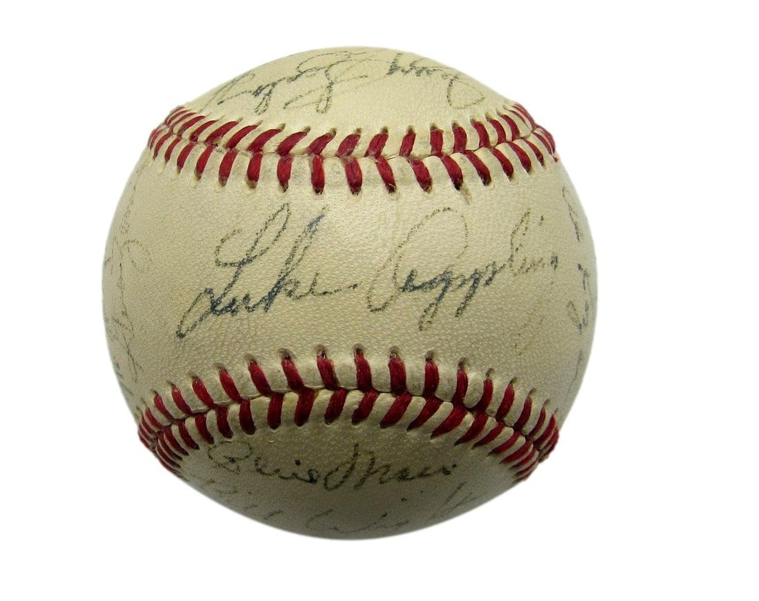 1950 Chicago White Sox Team Signed Baseball with 26 Signatures Beckett Authenticated: 1950 Chicago White Sox Team Signed Baseball with 26 Signatures Beckett Authenticated This 1950 Chicago White Sox team-signed baseball is a remarkable piece of baseball history, showcasing 26 signature