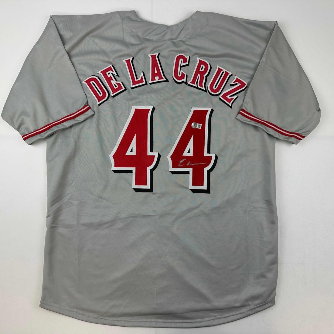 Beckett COA Elly De La Cruz Signed Cincinnati Grey XL Custom Jersey: Beckett COA Elly De La Cruz Signed Cincinnati Grey XL Custom Jersey This is a custom Cincinnati grey baseball jersey autographed by Elly De La Cruz. The jersey is intended as a collectible and is not 
