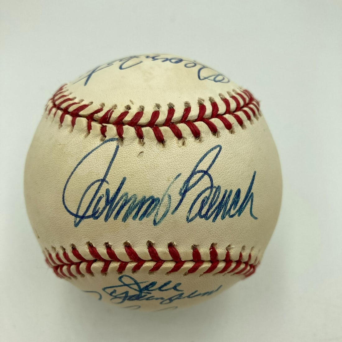 1976 Cincinnati Reds Team Signed Baseball with JSA COA 14 Autographs: 1976 Cincinnati Reds Team Signed Baseball with JSA COA 14 Autographs This is a beautiful 1976 Cincinnati Reds World Series Champions team signed baseball, featuring 14 autographs from notable players 