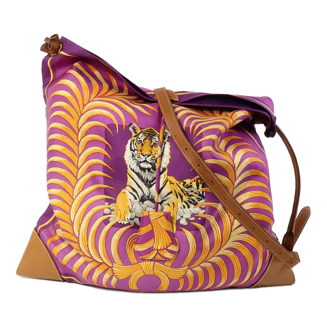 Hermes Silky City purple silk shoulder bag GHW: Hermes Silky City purple silk shoulder bag GHW This HERMES Silky City shoulder bag features a luxurious purple silk exterior and is designed for women. Crafted in France, the bag is both stylish and e