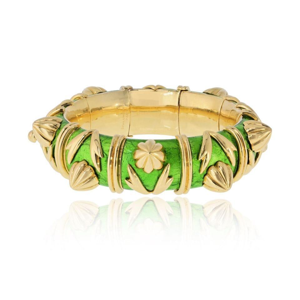 Tiffany and Co Schlumberger 18K Yellow Gold Bangle: Tiffany and Co Schlumberger 18K Yellow Gold Bangle Pre-owned Schlumberger bangle bracelet crafted in 18K yellow gold. Specifications Item Type: Bangle bracelet Brand: Tiffany & Co. Style: Schlumberger