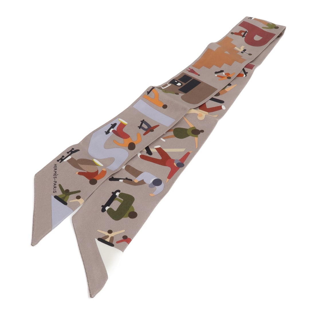 Hermes Silk Twilly Scarf in Khaki: Hermes Silk Twilly Scarf in Khaki Hermes Twilly scarf in silk with a khaki colorway. Made in France, this women's scarf shows reasonable wear and tear consistent with condition B. Specifications Brand