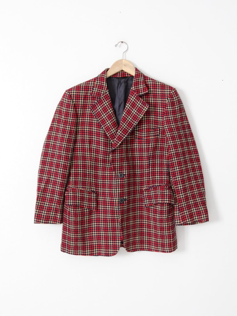 1960s Vintage Plaid Sports Coat Blue Red Cream: 1960s Vintage Plaid Sports Coat Blue Red Cream This vintage 1960s sports coat is a stylish addition to any wardrobe. Featuring a striking blue, red, and cream diamond checker plaid print, this men's j