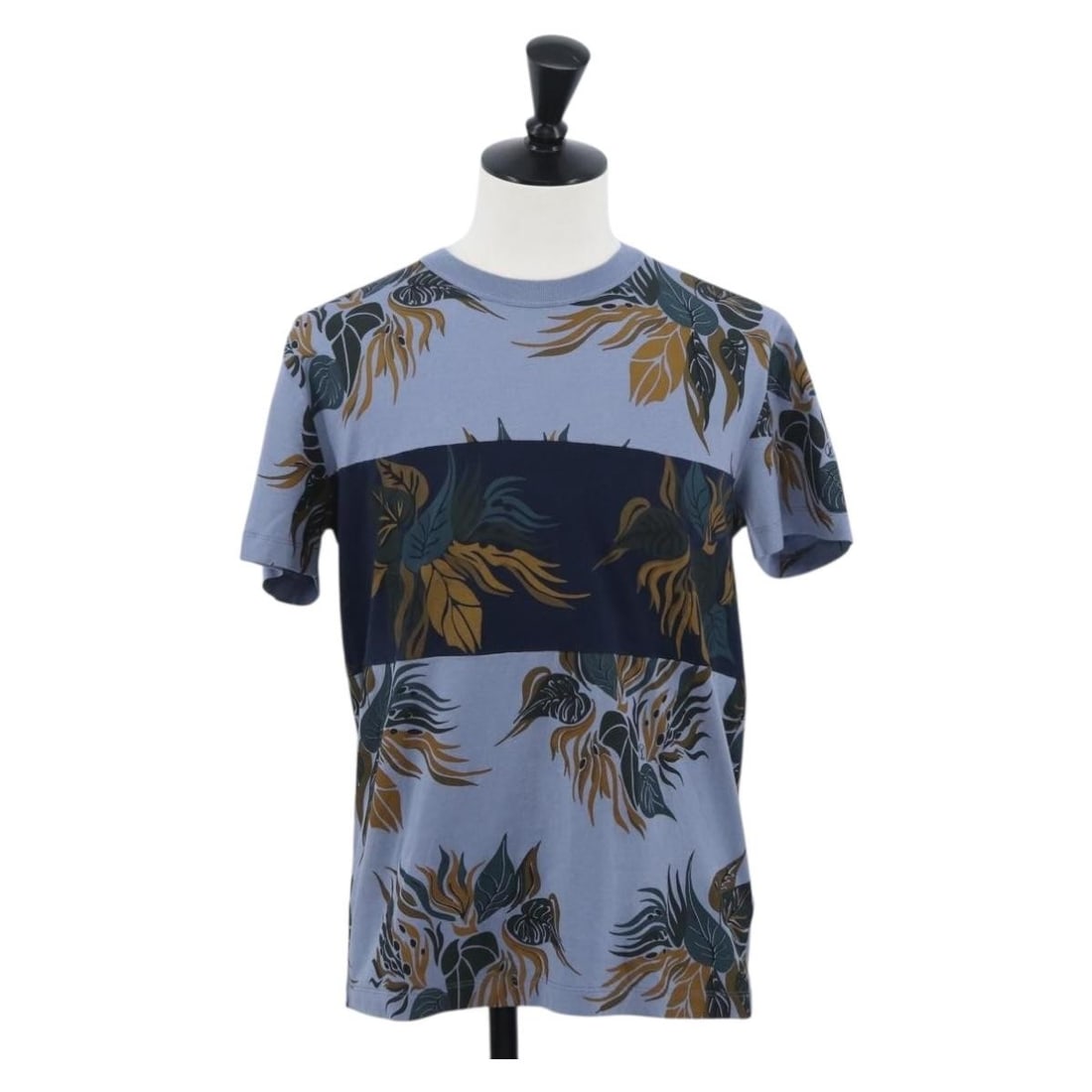 Louis Vuitton Women's Navy Cotton Shirt Made in Italy: Louis Vuitton Women's Navy Cotton Shirt Made in Italy This Louis Vuitton women's shirt is crafted from cotton in a classic navy color. It features a shoulder width of approximately 45 cm (17.7 inches)