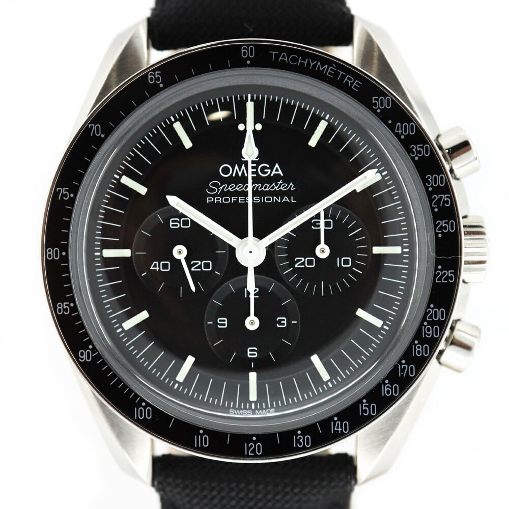 OMEGA Speedmaster Professional Men's Swiss Wristwatch: OMEGA Speedmaster Professional Men's Swiss Wristwatch This is an OMEGA Speedmaster Professional 310.32.42.50.01.001 men's wristwatch. Made in Switzerland, this pre-owned timepiece is designed for men 