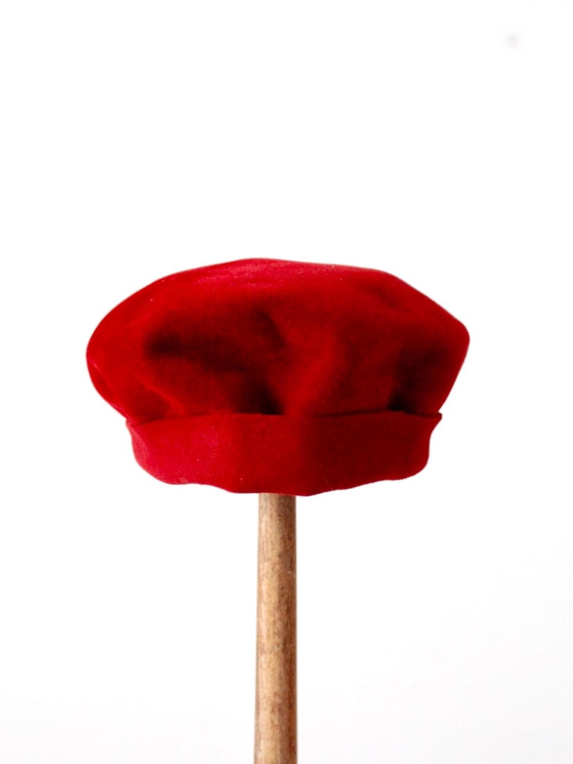 1950s G. Rossi Red Velvet Hat Vintage Chic Style: 1950s G. Rossi Red Velvet Hat Vintage Chic Style This exquisite vintage velvet hat, dating back to the 1950s and signed by G. Rossi, showcases a stunning red hue. It features a fitted band that elegan
