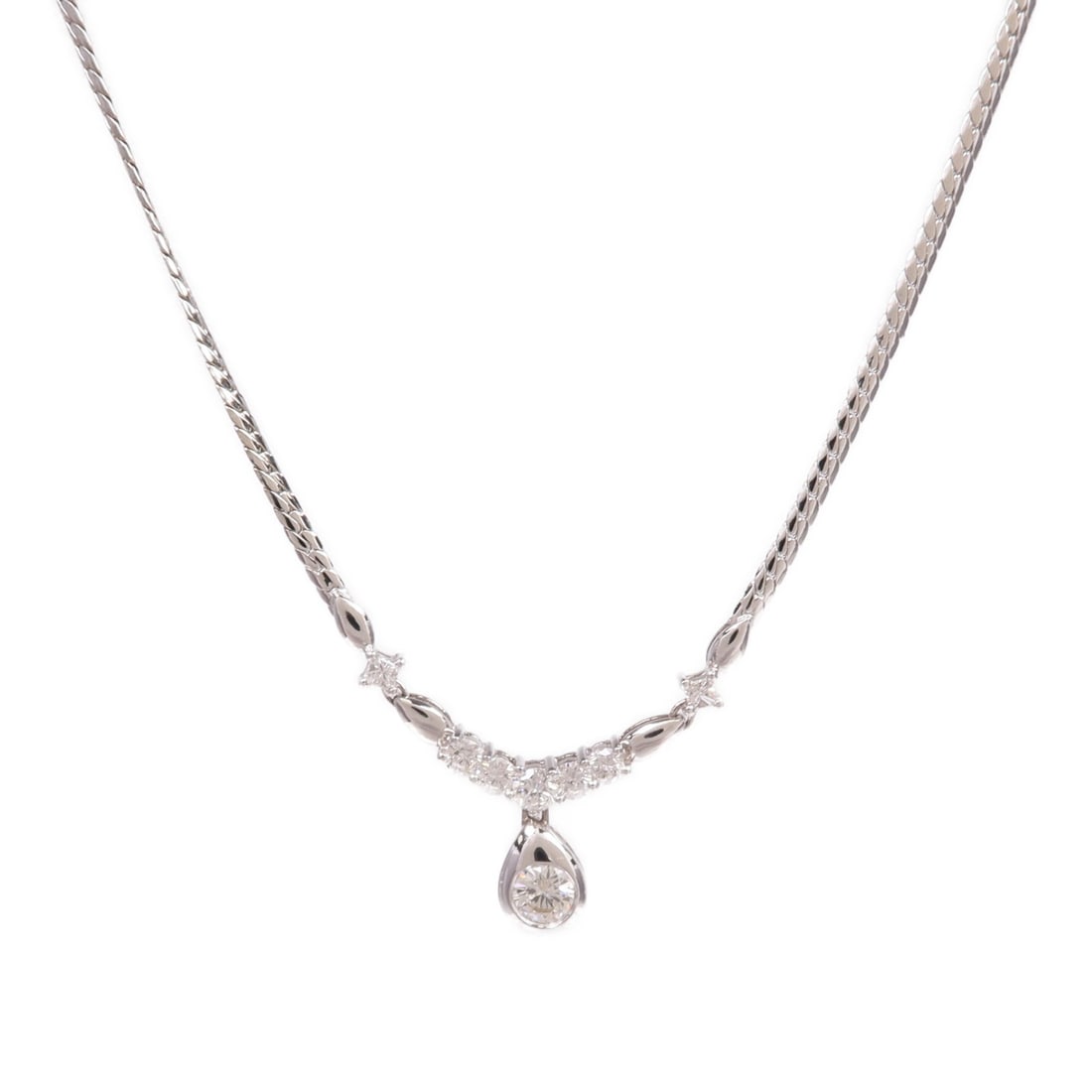 18K White Gold Women's Diamond Necklace: 18K White Gold Women's Diamond Necklace This women's necklace features a diamond set in 18K white gold, offering a classic and elegant style. The necklace is designed with regular sizing and has a cle