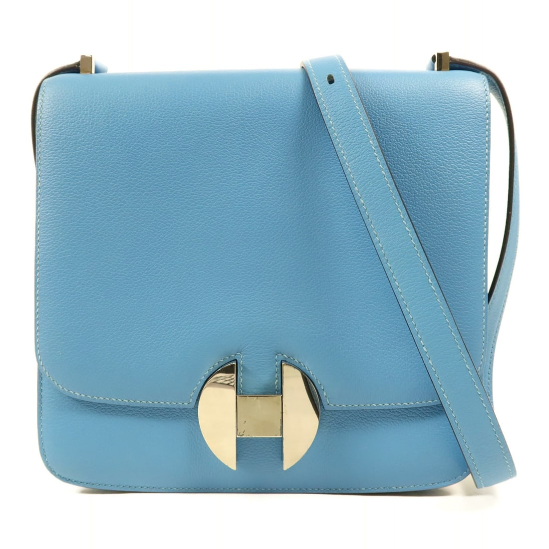 HERMES Bleu Du Nord Evercolor Calfskin Shoulder Bag PHW 2002: HERMES Bleu Du Nord Evercolor Calfskin Shoulder Bag PHW 2002 This Hermes 2002 shoulder bag is crafted from Evercolor calfskin leather in a striking Bleu Du Nord shade. Designed for women, it features 