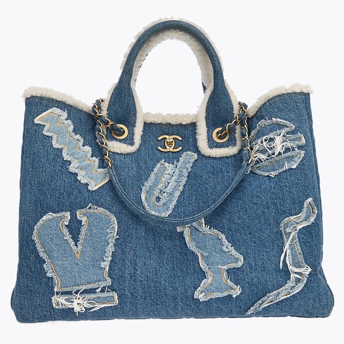 CHANEL Deauville 2way Denim Tote Blue Double Handle Bag: CHANEL Deauville 2way Denim Tote Blue Double Handle Bag Chanel Medium Deauville 2way tote bag in blue denim with double handles, a magnetic closure, and canvas lining. The bag features one exterior po