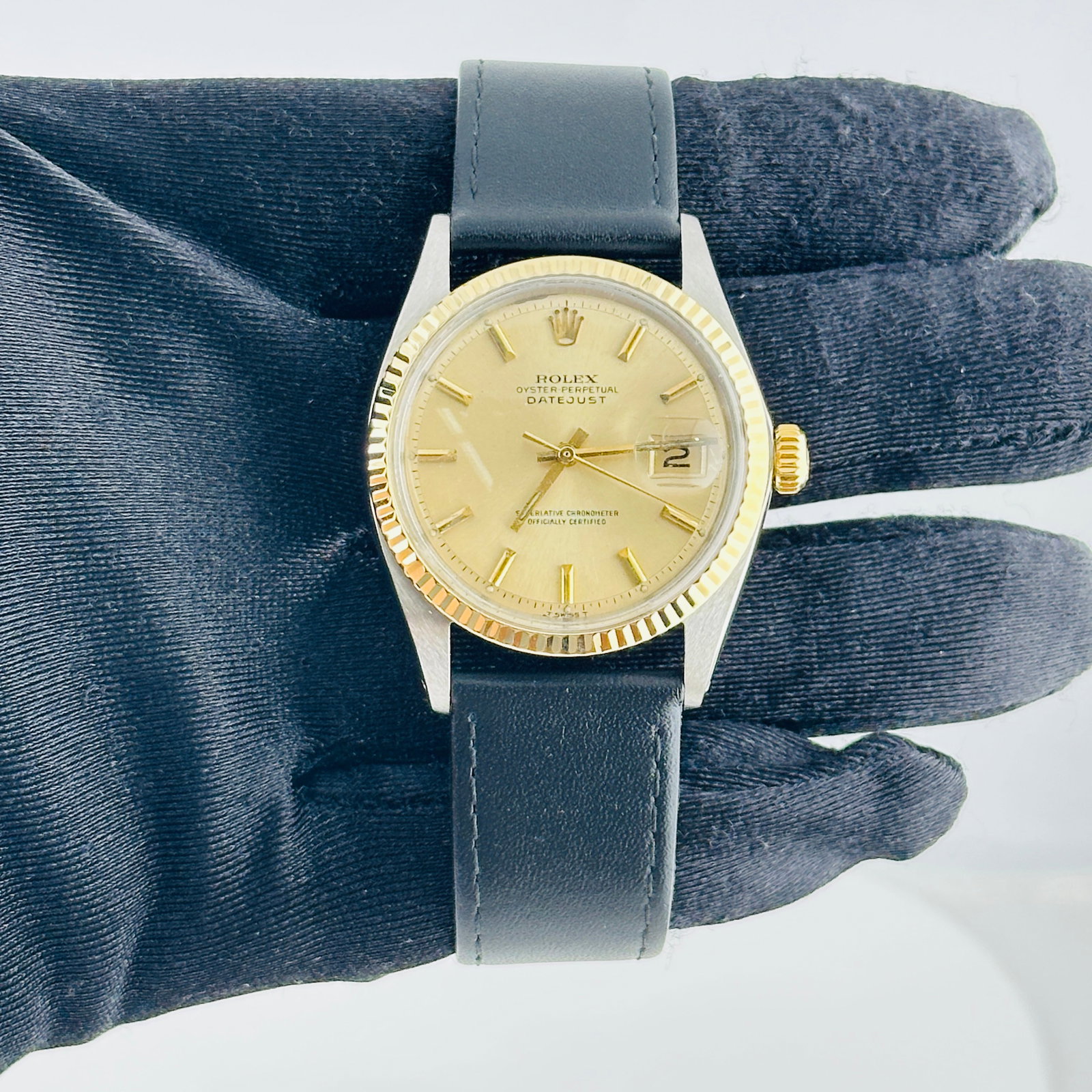Rolex 1601 Datejust Mens Watch Champagne Dial Fluted Bezel Leather Band: Rolex 1601 Datejust Mens Watch Champagne Dial Fluted Bezel Leather Band Rolex Datejust reference 1601 with a champagne stick dial, fluted bezel, and generic leather band. This men's watch is identifie