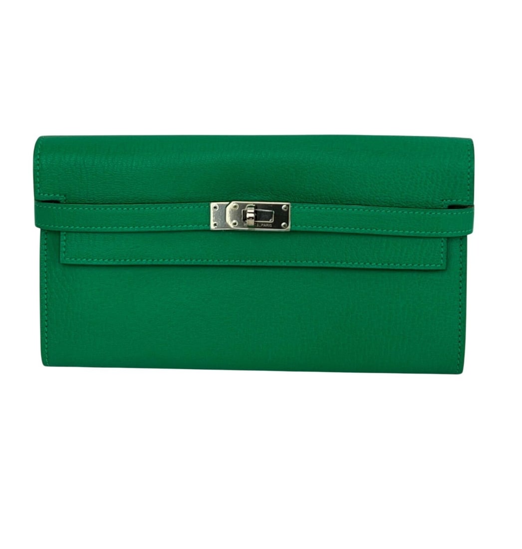 Hermes Kelly Longue Chevre Mysore Green Leather Clutch Wallet: Hermes Kelly Longue Chevre Mysore Green Leather Clutch Wallet This Hermes Chevre Mysore Kelly Longue wallet is crafted from green Menthe leather and features a solid pattern with a button accent. Desi