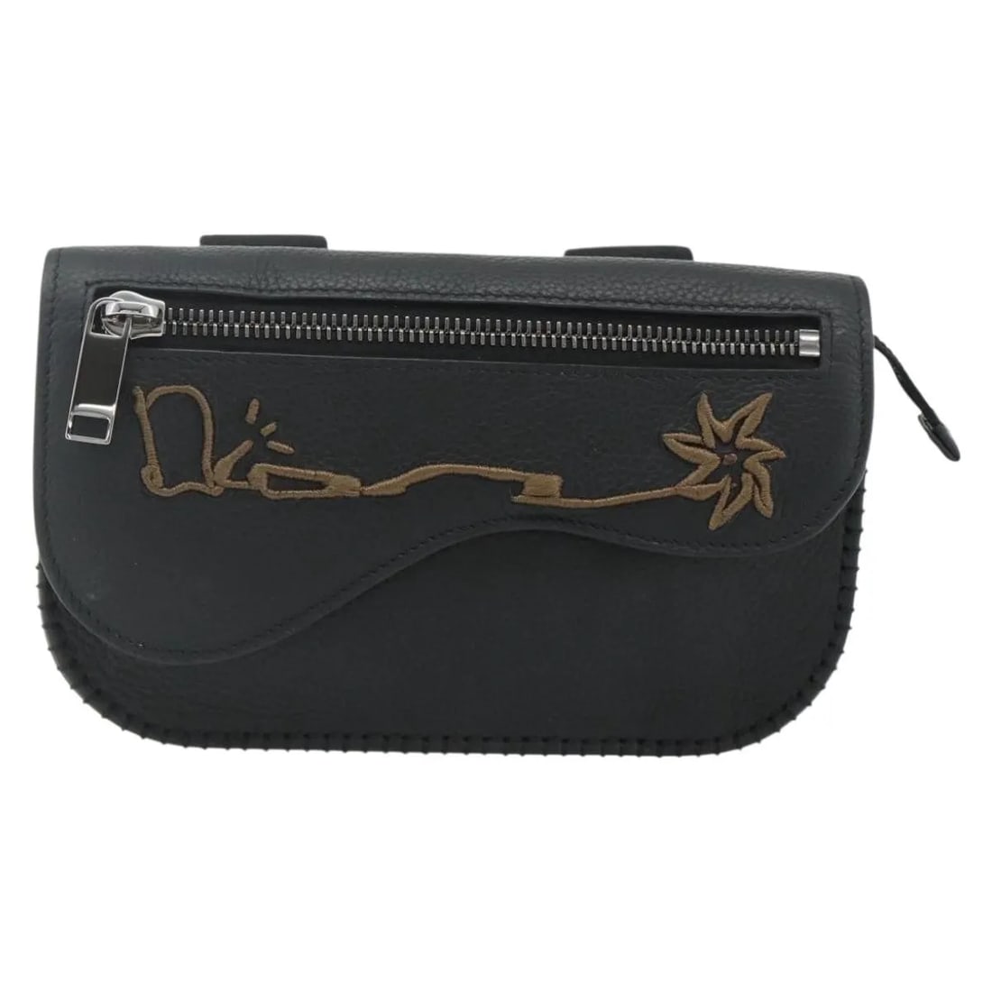 Christian Dior Saddle Pouch Belt Black Leather Italy: Christian Dior Saddle Pouch Belt Black Leather Italy Christian Dior Saddle Pouch Belt in black leather. This women's accessory is presented in good vintage condition with honest wear. The exterior sho