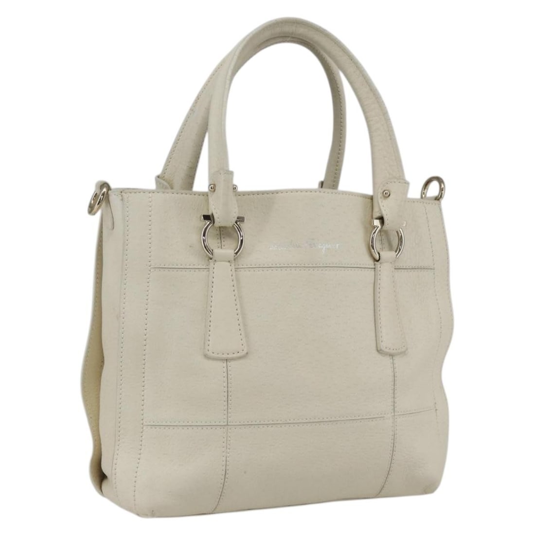White and Gold Leather Salvatore Ferragamo Handbag Italian Made: White and Gold Leather Salvatore Ferragamo Handbag Italian Made This Salvatore Ferragamo handbag is crafted from white leather with gold-tone accents. It features a structured silhouette, top handles 