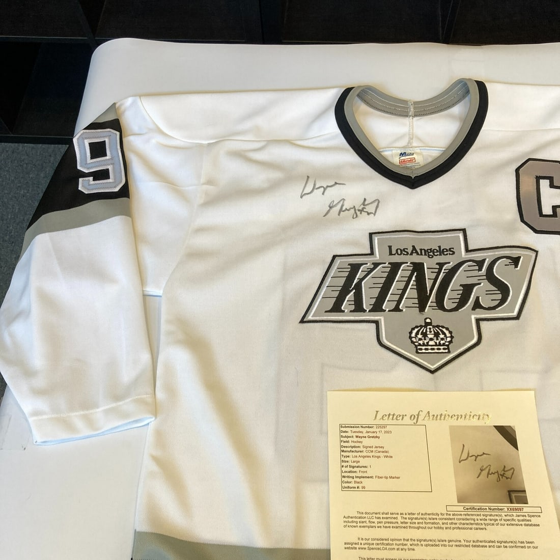 Wayne Gretzky Signed CCM Jersey Los Angeles Kings JSA COA Authentic: Wayne Gretzky Signed CCM Jersey Los Angeles Kings JSA COA Authentic Celebrate the legacy of hockey legend Wayne Gretzky with this authentic Los Angeles Kings game model CCM jersey. This jersey is a tr
