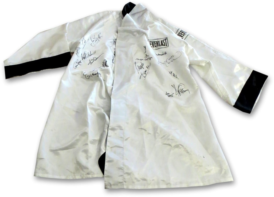 Beckett Authenticated Boxing Legends Robe 17 Autographs Muhammad Ali: Beckett Authenticated Boxing Legends Robe 17 Autographs Muhammad Ali This original boxing robe features 17 autographs from renowned boxing legends, including Muhammad Ali, Lennox Lewis, Marvin Hagler,