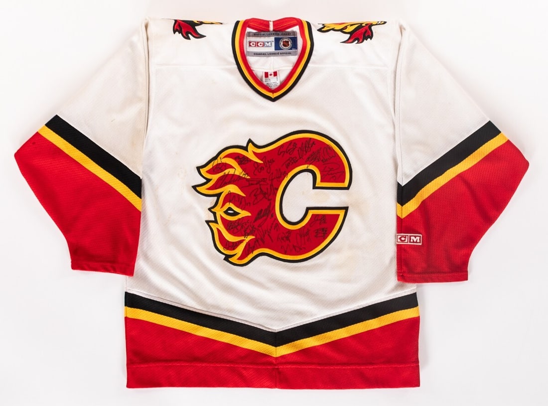 2001-02 Calgary Flames Signed Jersey with LOA by Brian Skrudland: 2001-02 Calgary Flames Signed Jersey with LOA by Brian Skrudland This authentic NHL jersey from the 2001-02 Calgary Flames is a remarkable collectible, featuring approximately 25 signatures from playe