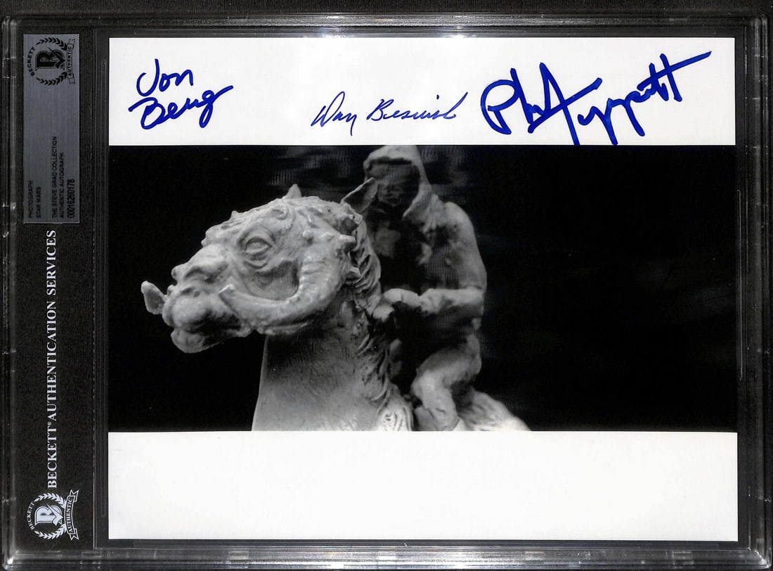 Beckett Slabbed 8x10 Taun-Taun Photo Signed by Tippett Berg Beswick: Beckett Slabbed 8x10 Taun-Taun Photo Signed by Tippett Berg Beswick This is an original 8x10 autographed photograph from Star Wars: The Empire Strikes Back, featuring signatures from ILM animators Phi
