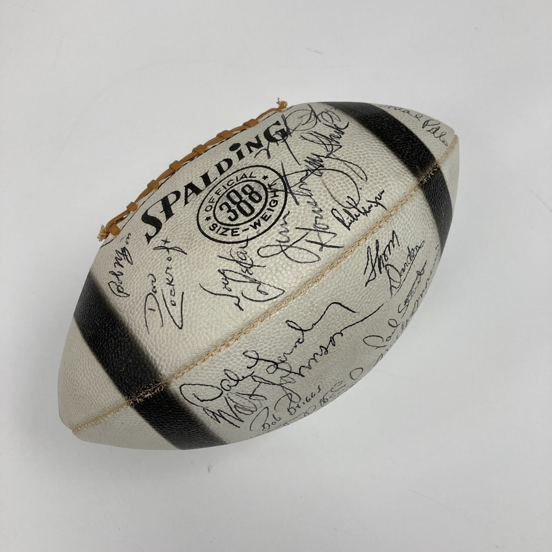 1972-73 Cleveland Browns Signed Spalding Football with 40 Signatures: 1972-73 Cleveland Browns Signed Spalding Football with 40 Signatures This is a vintage Spalding football signed by members of the 1972 and 1973 Cleveland Browns, featuring a total of 40 player signatu