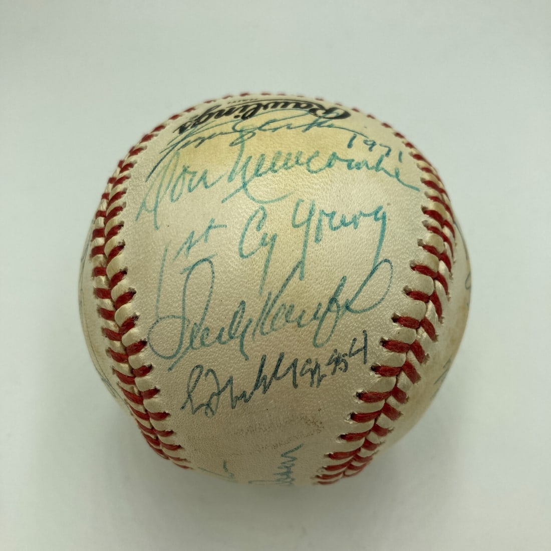 Cy Young Award Winners Signed Baseball 18 Autos JSA COA: Cy Young Award Winners Signed Baseball 18 Autos JSA COA Celebrate the legacy of baseball with this signed official National League baseball featuring the remarkable signatures of 18 Cy Young Award win