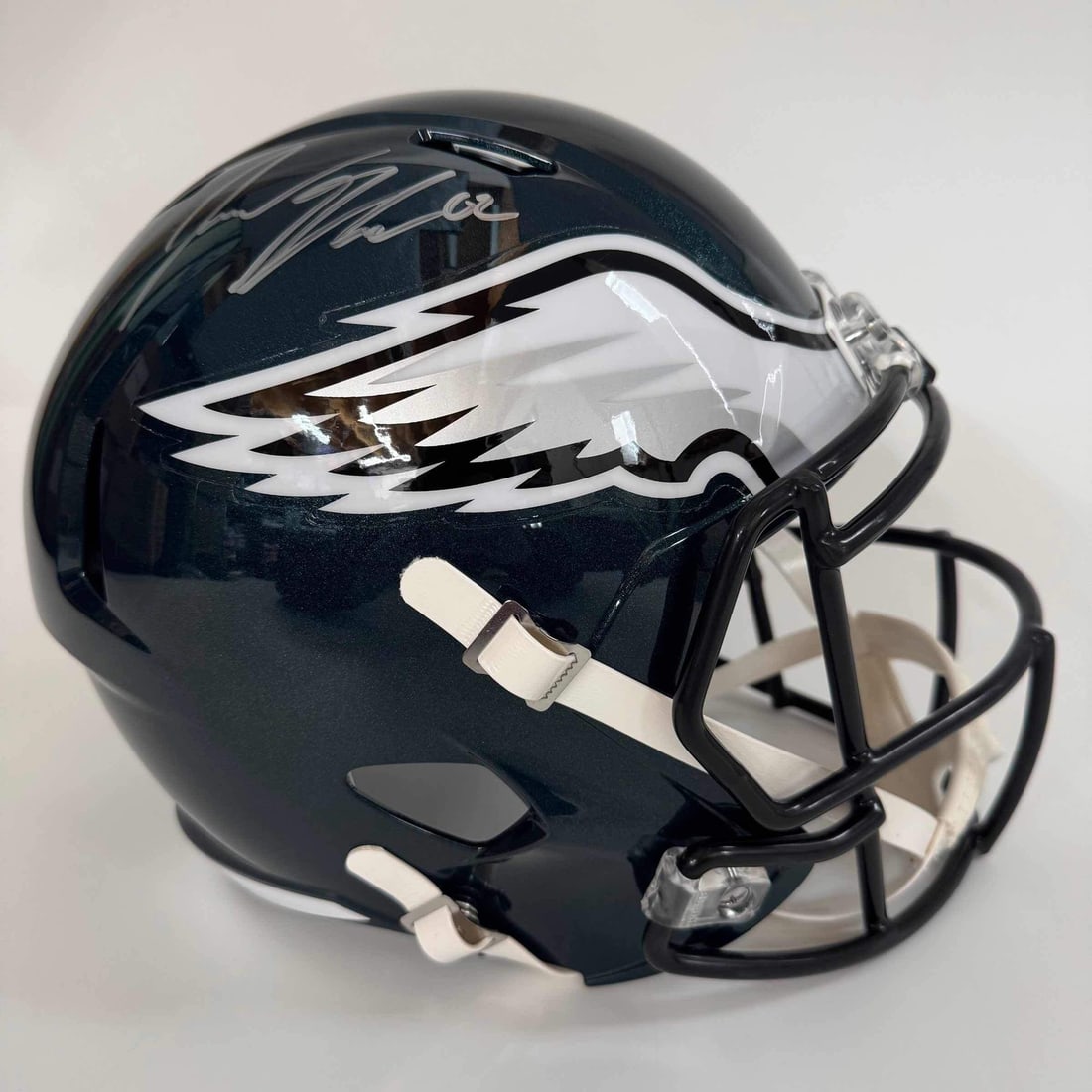 Jason Kelce signed Philadelphia Eagles full size helmet JSA COA: Jason Kelce signed Philadelphia Eagles full size helmet JSA COA This full-size Philadelphia Eagles helmet is autographed by Jason Kelce. The signature has been authenticated by James Spence Authentica