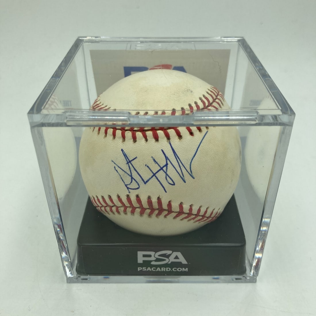 Dustin Hoffman Signed Official National League Baseball PSA DNA Certified: Dustin Hoffman Signed Official National League Baseball PSA DNA Certified This is an official National League baseball signed by renowned actor Dustin Hoffman. The autograph is authenticated by Profes