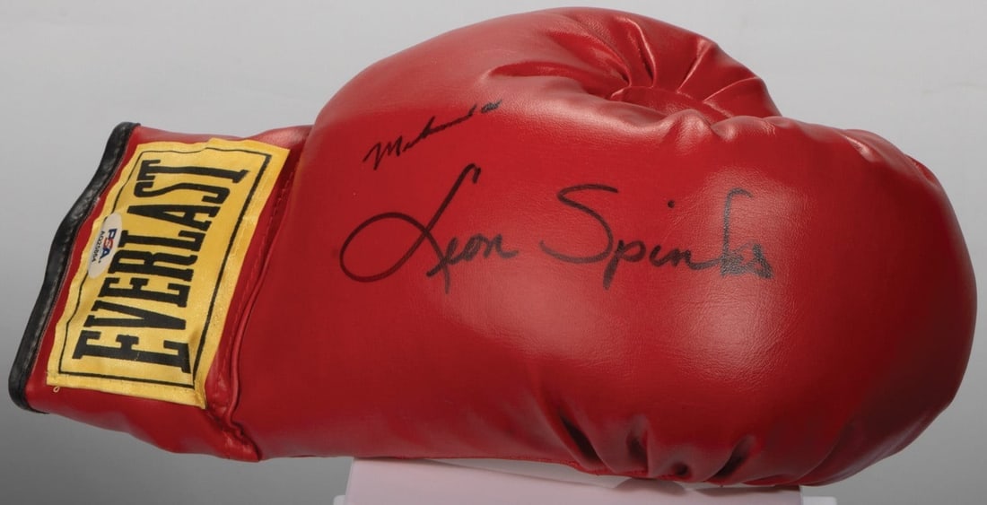 Everlast 14 oz boxing glove signed by Muhammad Ali Leon Spinks PSA DNA (1 of 6)