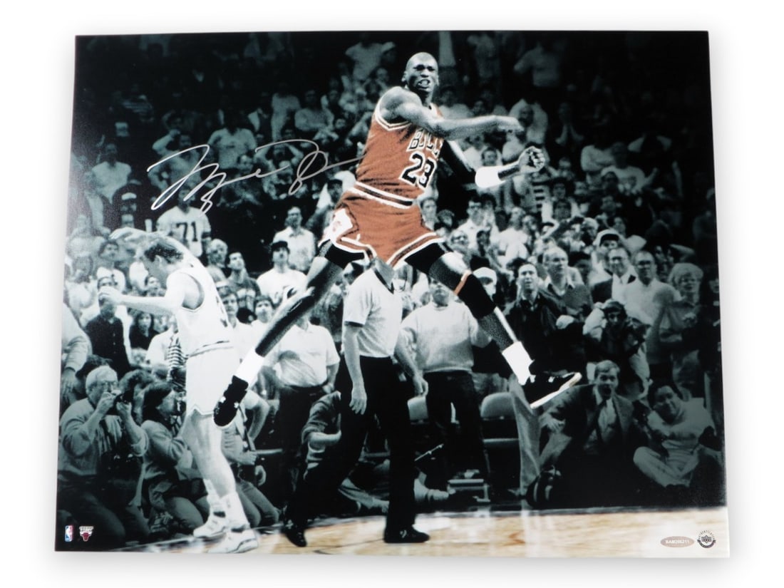 Upper Deck Authenticated Michael Jordan Signed 16X20 Bulls Celebration Photo (1 of 4)