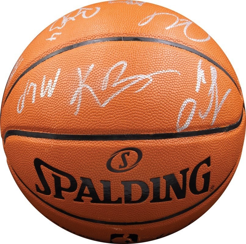 2015-16 Lakers Team Signed Basketball Kobe Bryant Final Season PSA Authenticated: 2015-16 Lakers Team Signed Basketball Kobe Bryant Final Season PSA Authenticated This official game basketball is team-signed by the Los Angeles Lakers from the 2015-16 season, marking Kobe Bryant's f