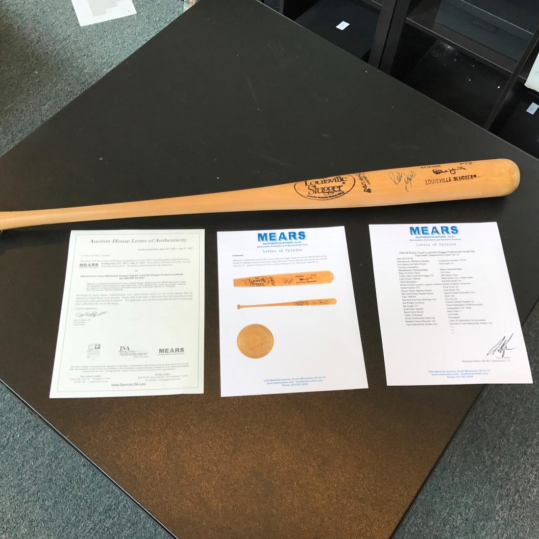 Robin Yount 1986 Autographed Game Used Bat With PSA DNA JSA Mears COA: Robin Yount 1986 Autographed Game Used Bat With PSA DNA JSA Mears COA This is an original 1986 game-issued and used baseball bat signed by Robin Yount. The bat includes authentication from James Spenc