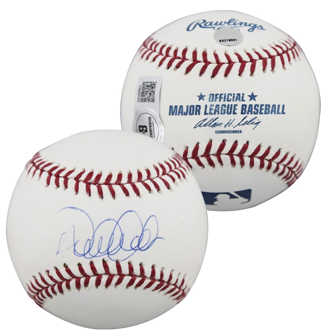 Derek Jeter Signed Manfred Oml Baseball with Beckett COA (1 of 4)