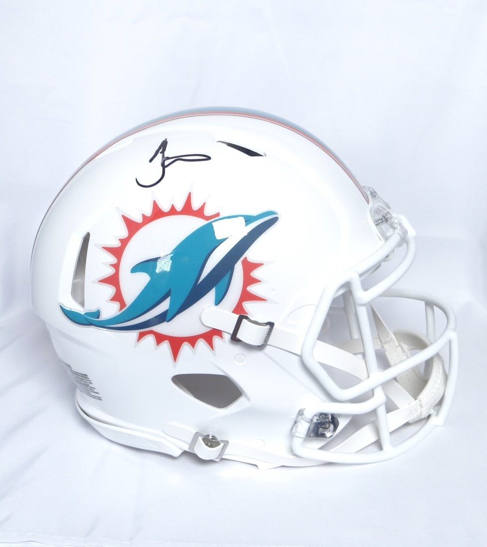 Miami Dolphins Speed Authentic Helmet Signed by Tyreek Hill Beckett Holo: Miami Dolphins Speed Authentic Helmet Signed by Tyreek Hill Beckett Holo This is an original autographed Miami Dolphins full-size speed authentic helmet signed by Tyreek Hill. The helmet is pre-owned 