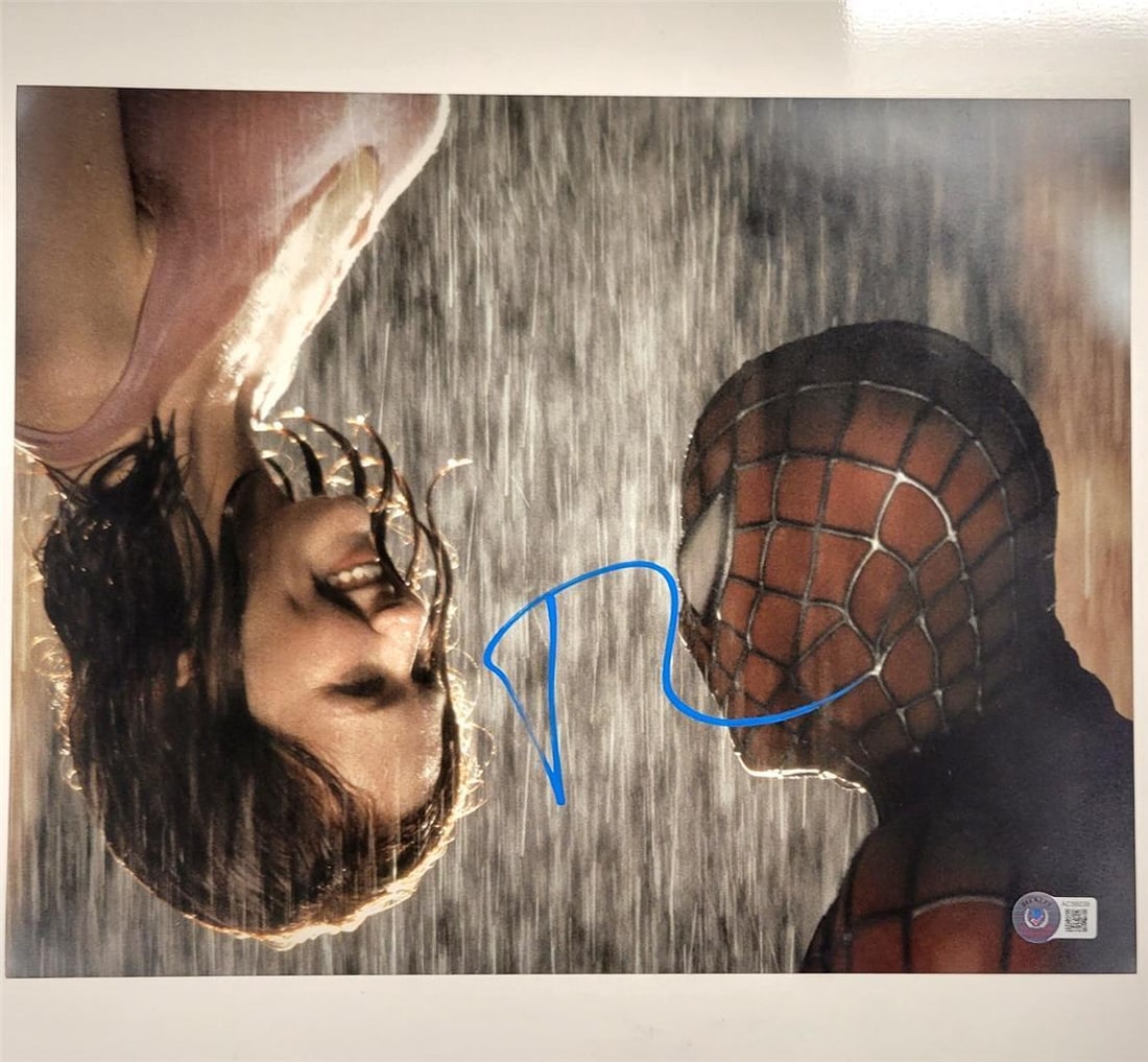 Tobey Maguire Autographed Spider-Man 11x14 Photo Beckett Certified: Tobey Maguire Autographed Spider-Man 11x14 Photo Beckett Certified This is an original 11x14 photograph featuring Tobey Maguire's signature from the iconic movie Spider-Man. The autograph has been aut