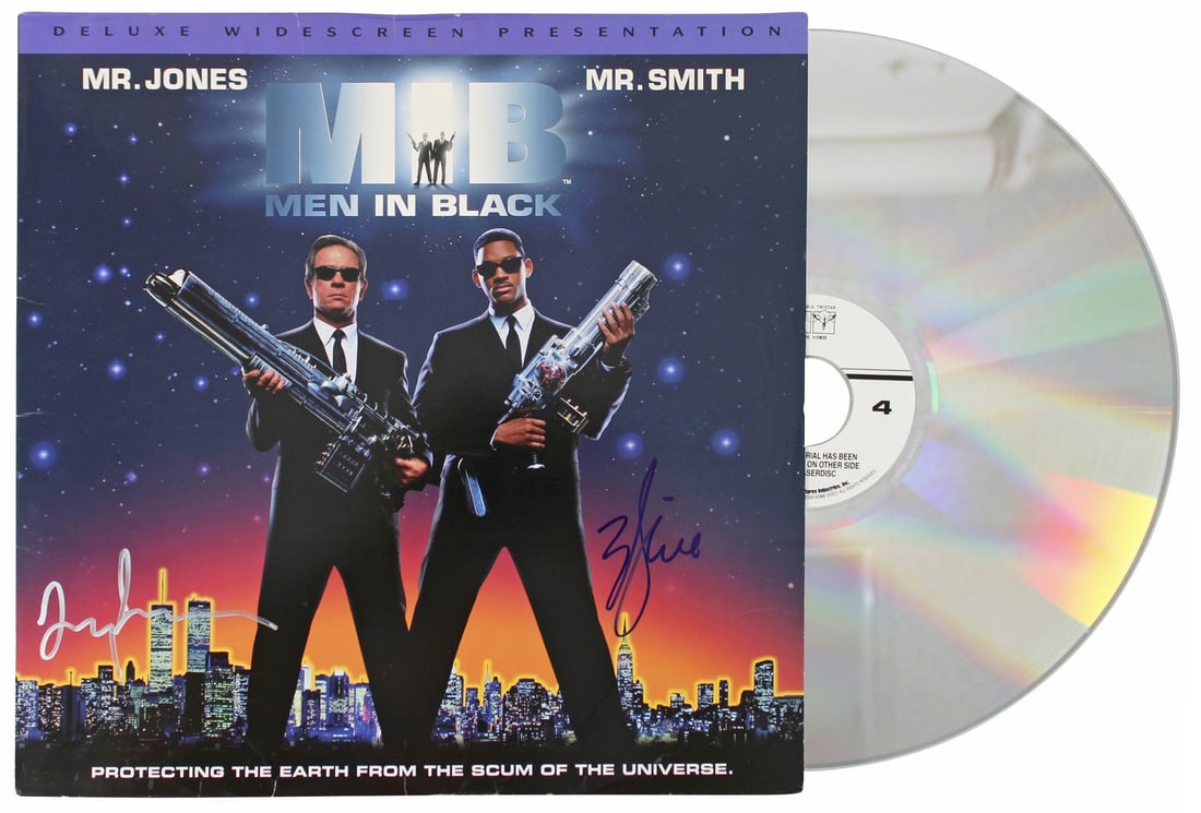 Men In Black Laserdisc Signed by Will Smith and Tommy Lee Jones Beckett COA: Men In Black Laserdisc Signed by Will Smith and Tommy Lee Jones Beckett COA This original Men In Black laserdisc cover with disk has been personally signed by Will Smith and Tommy Lee Jones. The item 