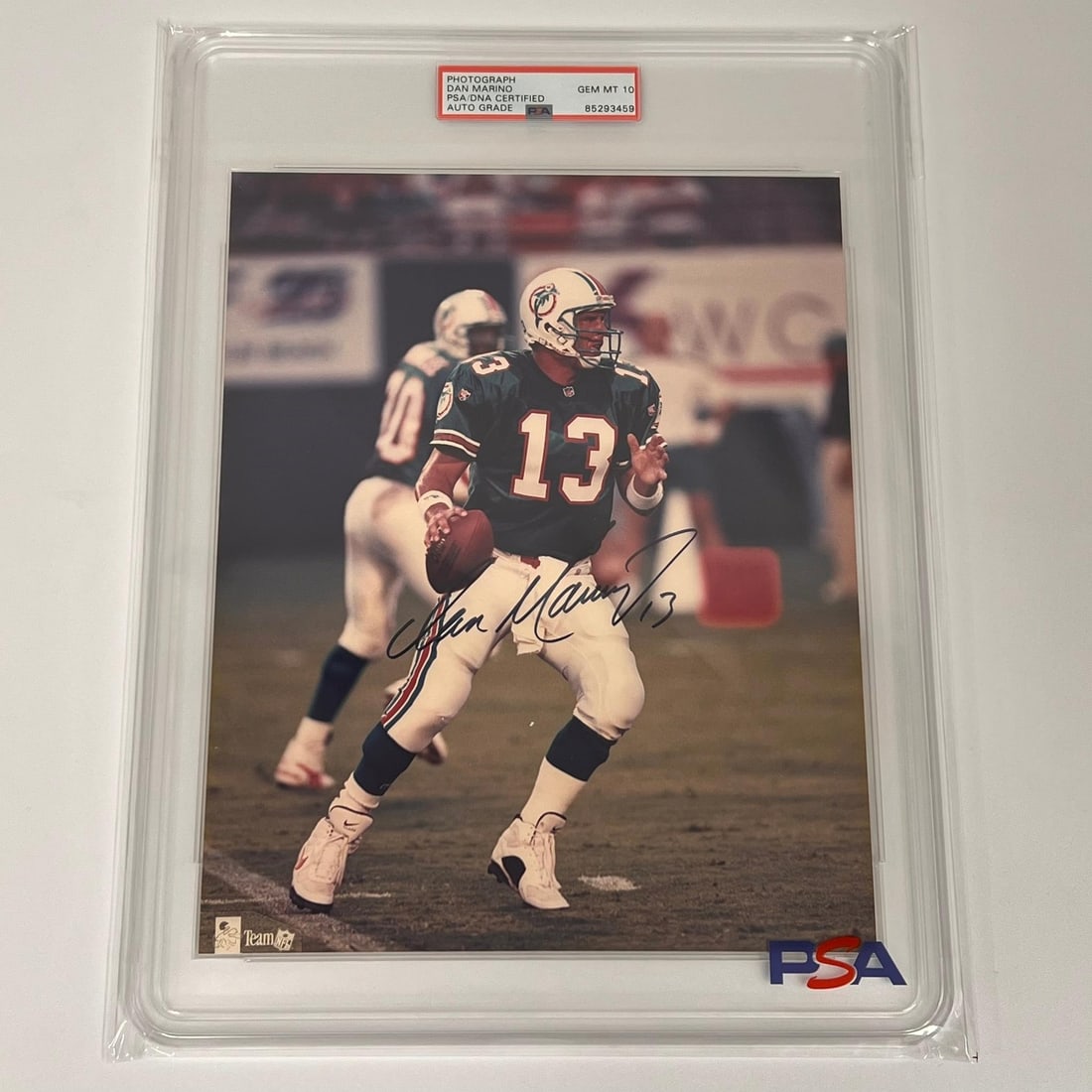 PSA DNA Encapsulated Dan Marino 8x10 Photo Gem Mint 10: PSA DNA Encapsulated Dan Marino 8x10 Photo Gem Mint 10 This is an original 8x10 photo autographed by Dan Marino of the Miami Dolphins. The photo is encapsulated and features an autograph that has rece