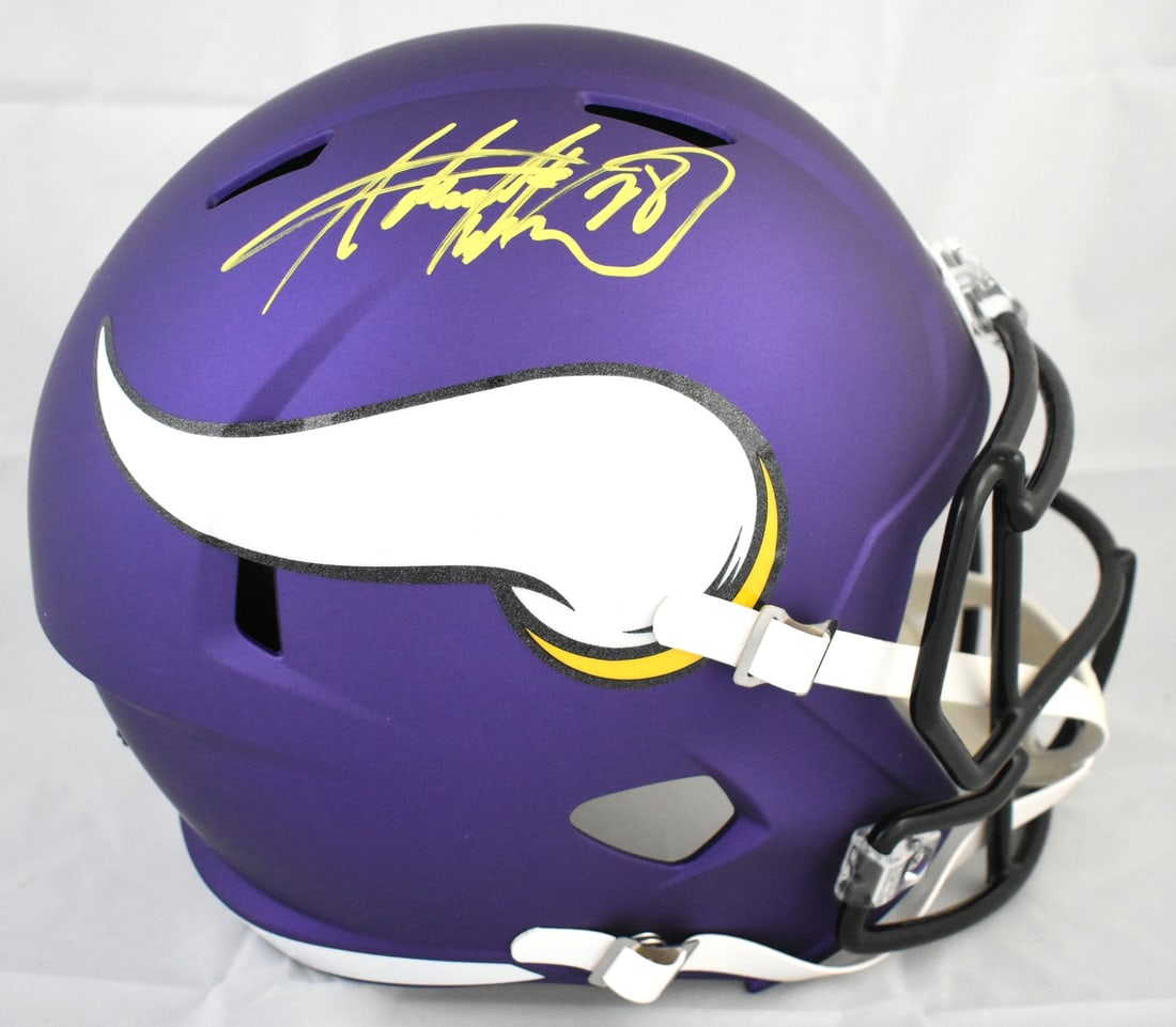Adrian Peterson Signed Vikings Full Size Speed Helmet Beckett Holo: Adrian Peterson Signed Vikings Full Size Speed Helmet Beckett Holo This is a pre-owned Minnesota Vikings full-size Speed helmet autographed by Adrian Peterson. The helmet is an original item and featu