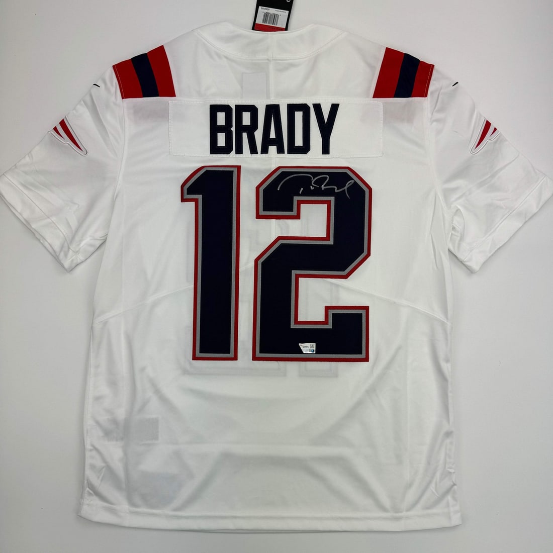 Tom Brady Signed Limited Edition Nike Patriots Jersey Fanatics COA: Tom Brady Signed Limited Edition Nike Patriots Jersey Fanatics COA This is an authentic autographed Tom Brady Patriots white Nike limited jersey, featuring the legendary quarterback's signature. It co