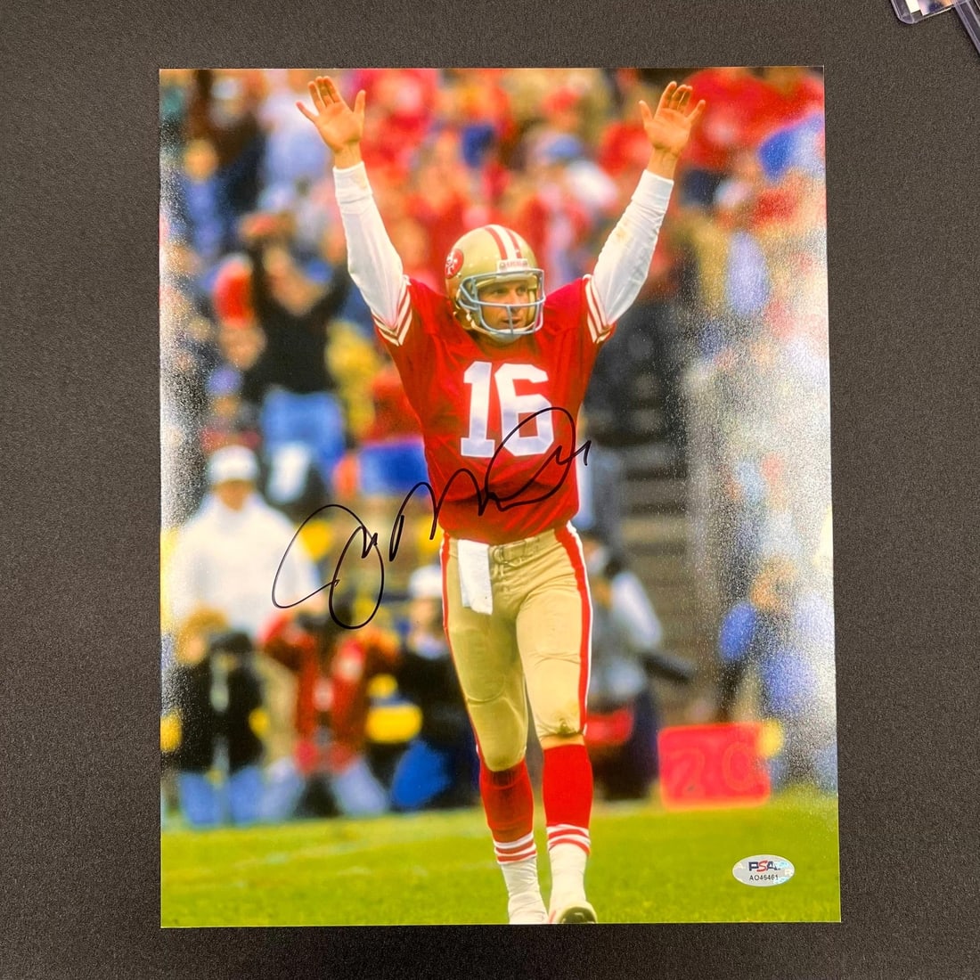 Joe Montana Autographed 11x14 Photo PSA/DNA San Francisco 49ers Memorabilia: Joe Montana Autographed 11x14 Photo PSA/DNA San Francisco 49ers Memorabilia This professionally printed 11x14 photo features the legendary Joe Montana, renowned quarterback of the San Francisco 49ers.